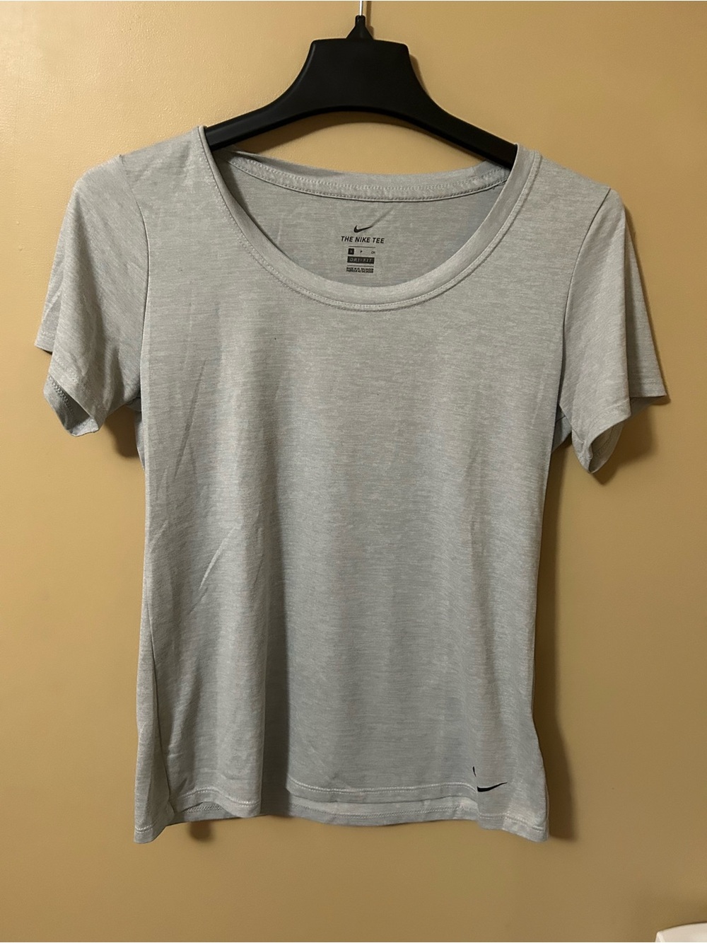 Nike Women's Light Heather Gray Scoop Neck Short Sleeve Tee